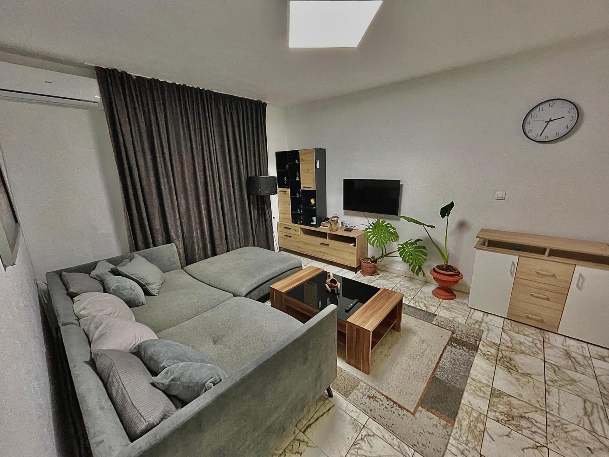 Apartment 2 Bedroom *